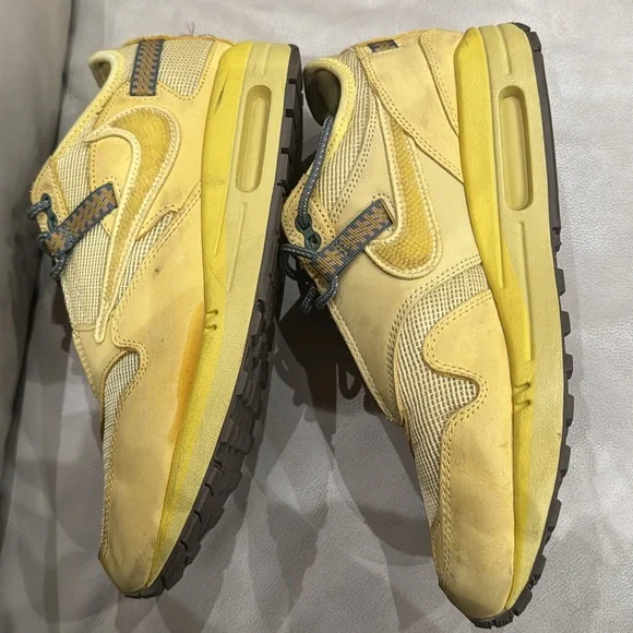 Travis Scott air maxes - Picture 4 of 5